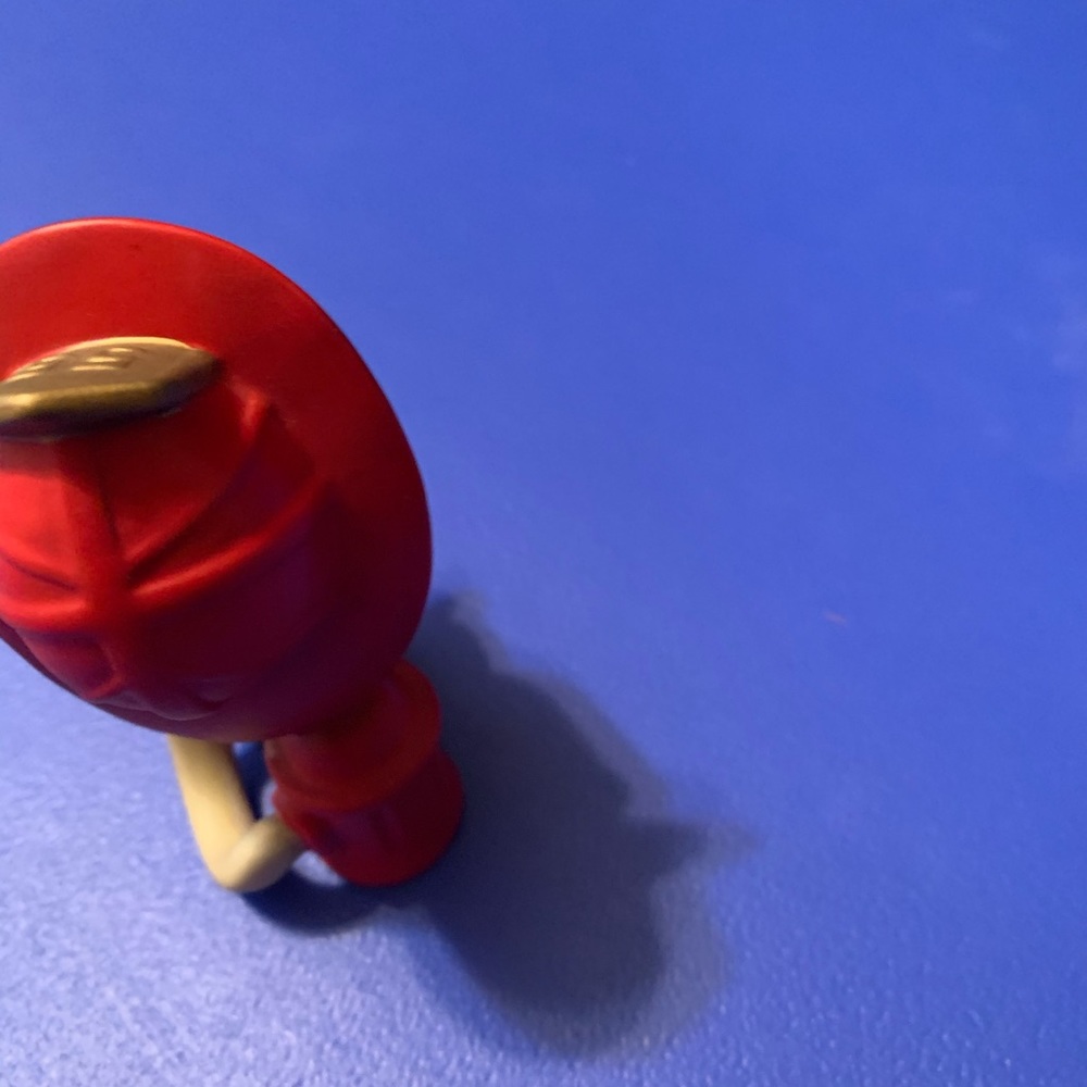 Adorable Charlie Brown firefighter collectible - Picture 3 of 5